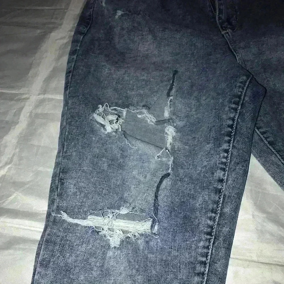 🛍 4/$25 No Boundaries ripped Jeans - Picture 9 of 10